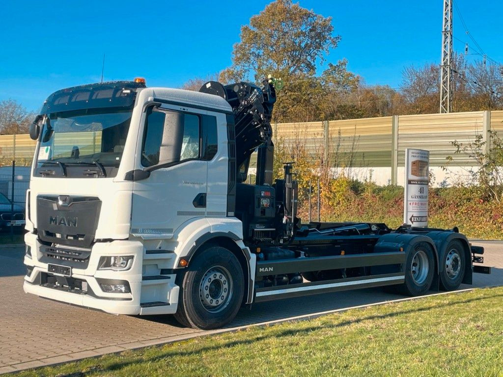 Kamion sa hidrauličnom kukom, Kamion sa dizalicom MAN TGS 26.470 6x2 Abrollkipper + Kran Hiab 228-6: slika 8