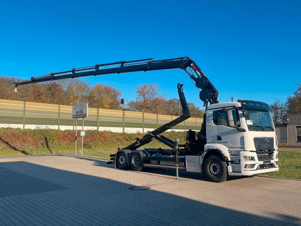 Kamion sa hidrauličnom kukom, Kamion sa dizalicom MAN TGS 26.470 6x2 Abrollkipper + Kran Hiab 228-6: slika 7