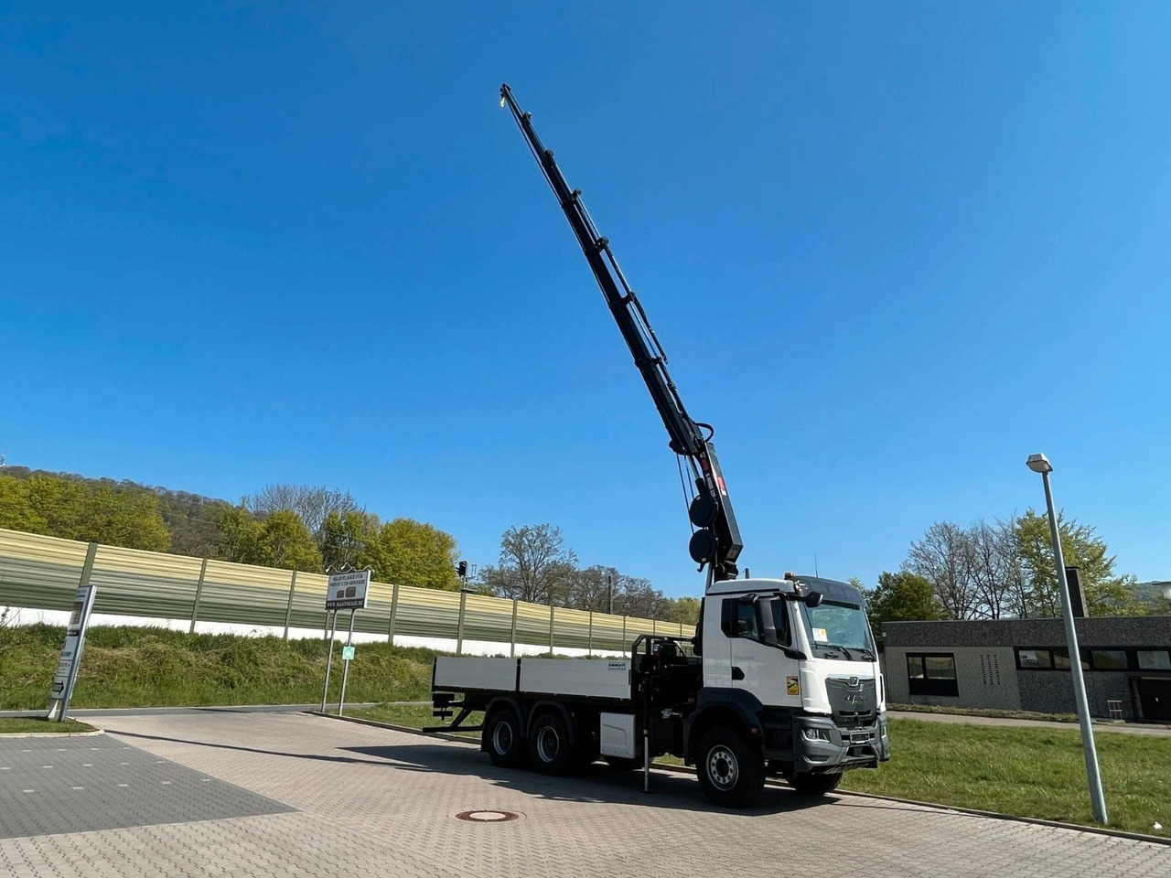 MAN TGS 33.440 6x4 HIAB 228-6 - Kamion sa dizalicom: slika 2 MAN TGS 33.440 6x4 HIAB 228-6 - Kamion sa dizalicom: slika 2