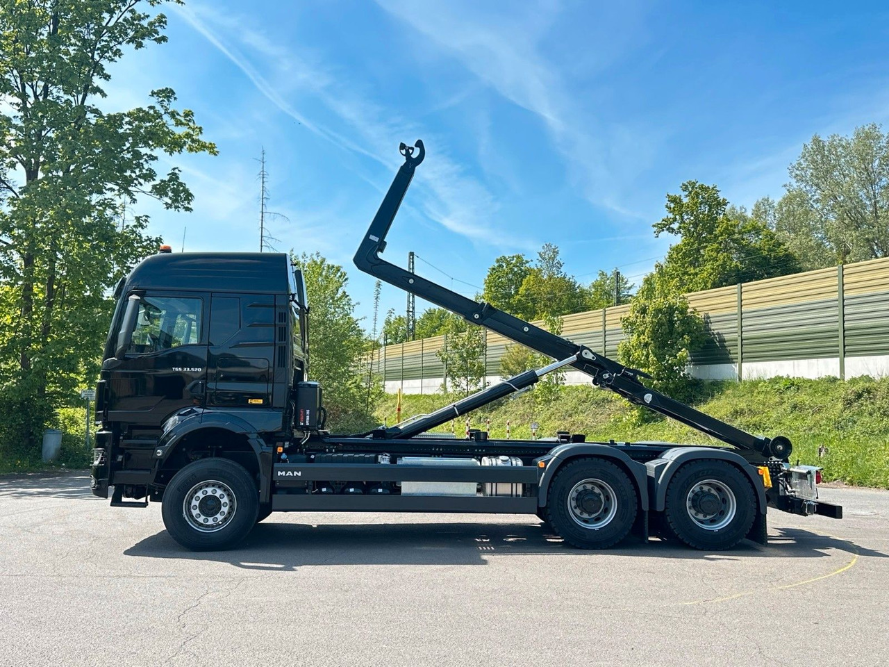 MAN TGS 33.520 6X4 Euro6e Abrollkipper MULTILIFT - Kamion sa hidrauličnom kukom, Kamion sa dizalicom: slika 3 MAN TGS 33.520 6X4 Euro6e Abrollkipper MULTILIFT - Kamion sa hidrauličnom kukom, Kamion sa dizalicom: slika 3