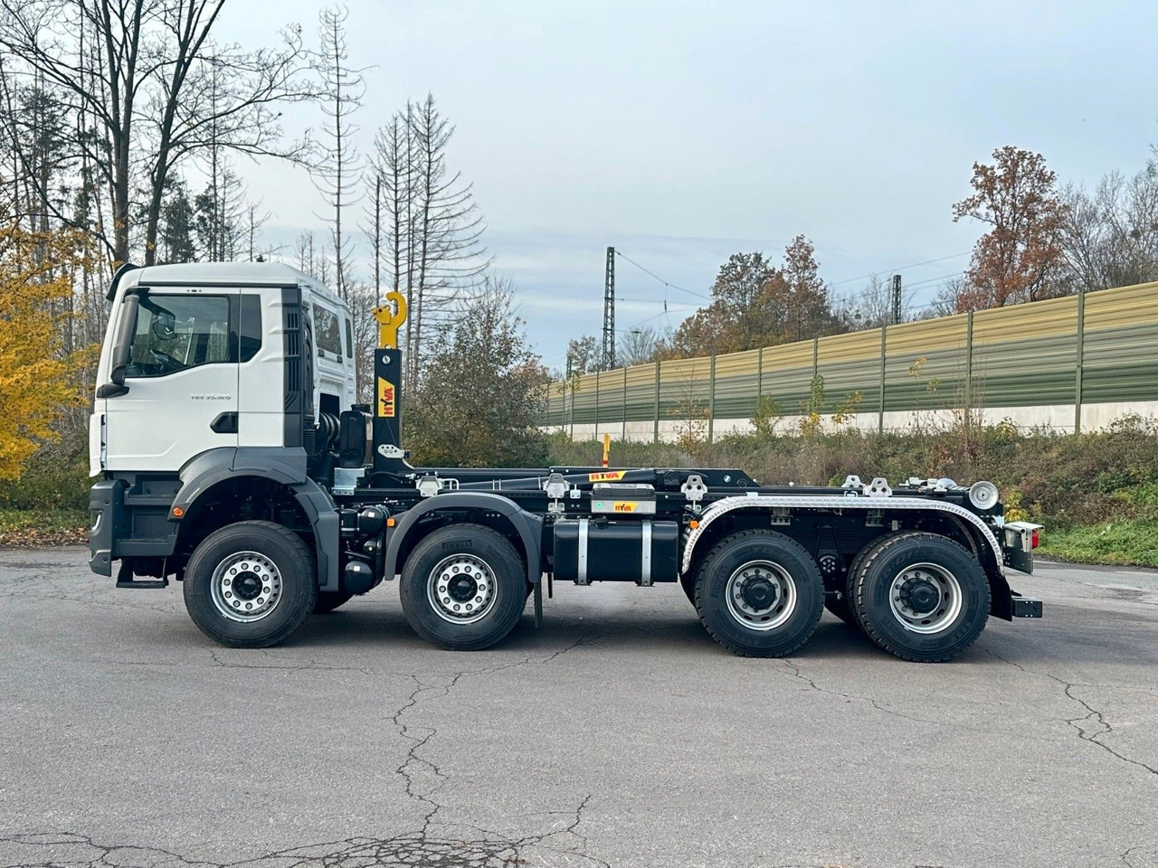 MAN TGS 35.520 8x4 Euro6e Hyva 26-55 Abrollkipper - Kamion sa hidrauličnom kukom: slika 3 MAN TGS 35.520 8x4 Euro6e Hyva 26-55 Abrollkipper - Kamion sa hidrauličnom kukom: slika 3