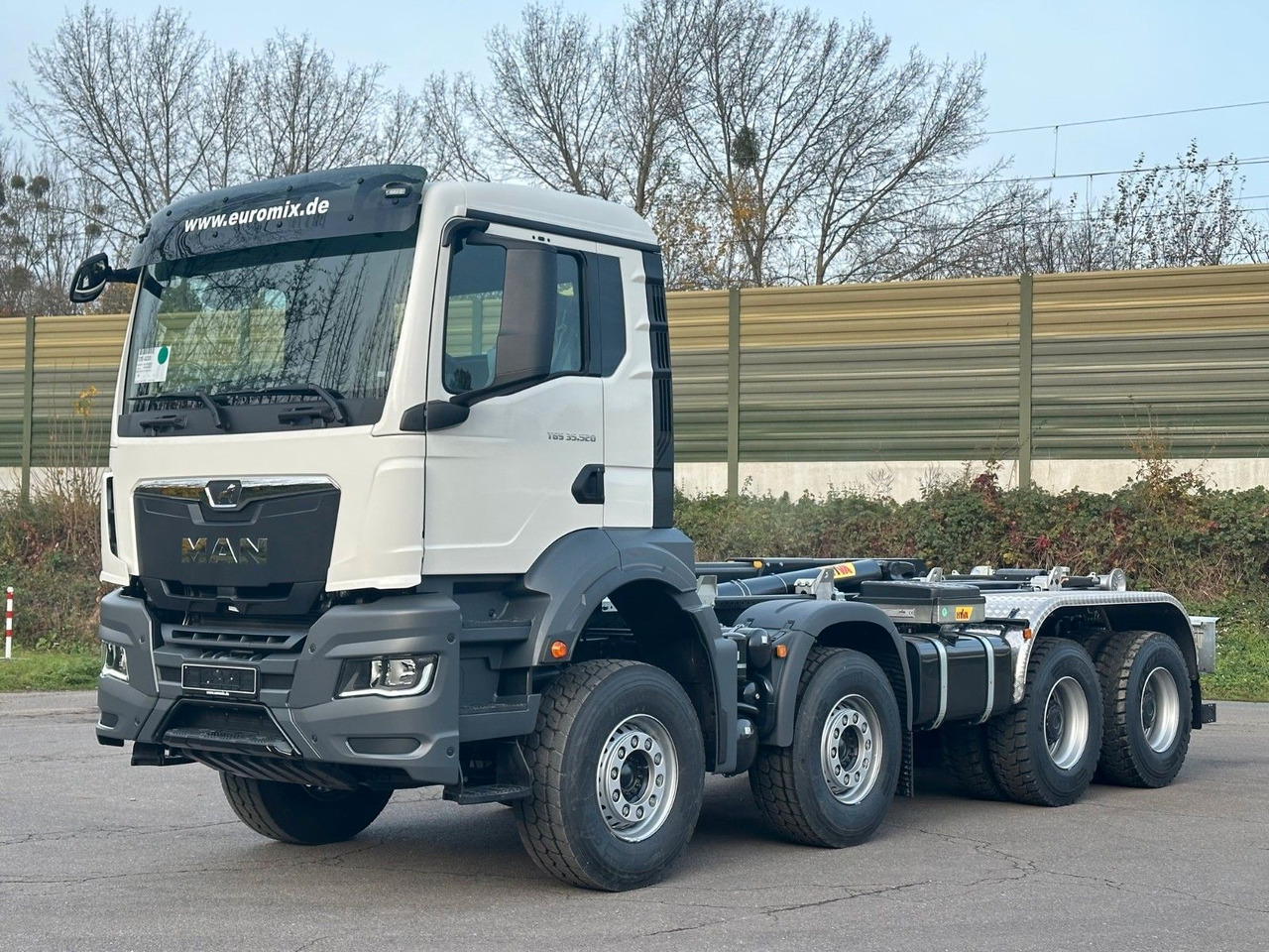 MAN TGS 35.520 8x4 Euro6e Hyva 26-55 Abrollkipper - Kamion sa hidrauličnom kukom: slika 2 MAN TGS 35.520 8x4 Euro6e Hyva 26-55 Abrollkipper - Kamion sa hidrauličnom kukom: slika 2