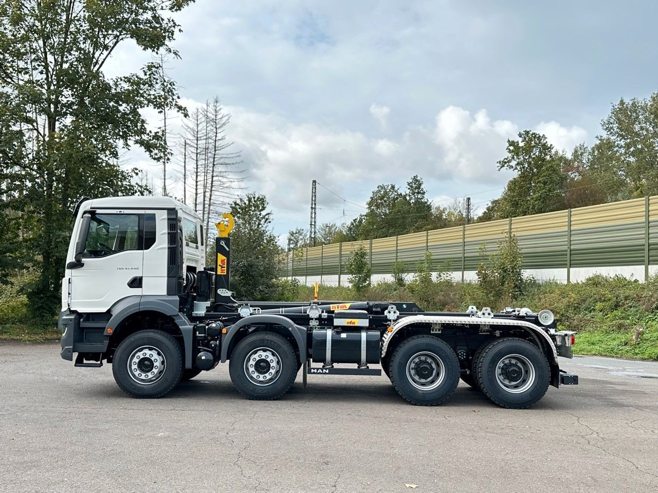 MAN TGS 41.440 8x4 Euro6e Hyva 26-55 Abrollkipper - Kamion sa hidrauličnom kukom: slika 2 MAN TGS 41.440 8x4 Euro6e Hyva 26-55 Abrollkipper - Kamion sa hidrauličnom kukom: slika 2