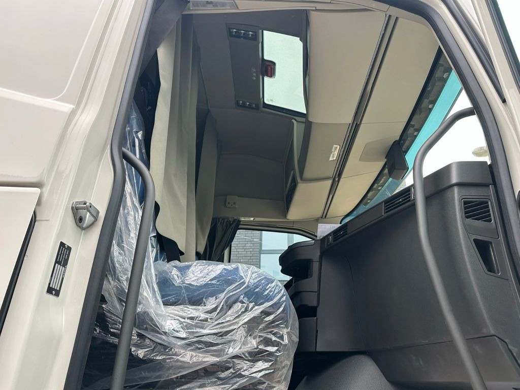 Kamion sa dizalicom, Kamion sa tovarnim sandukom novi Volvo FH500 8X4 Kran HIAB X-HiPro858E-8 & Jib150x-6: slika 23