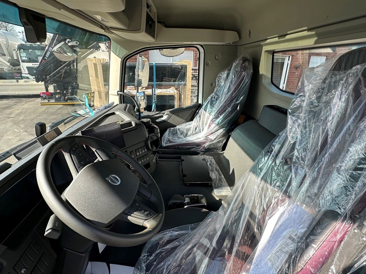 Kamion sa golom šasijom i zatvorenom kabinom Volvo FMX 500 8x4: slika 12