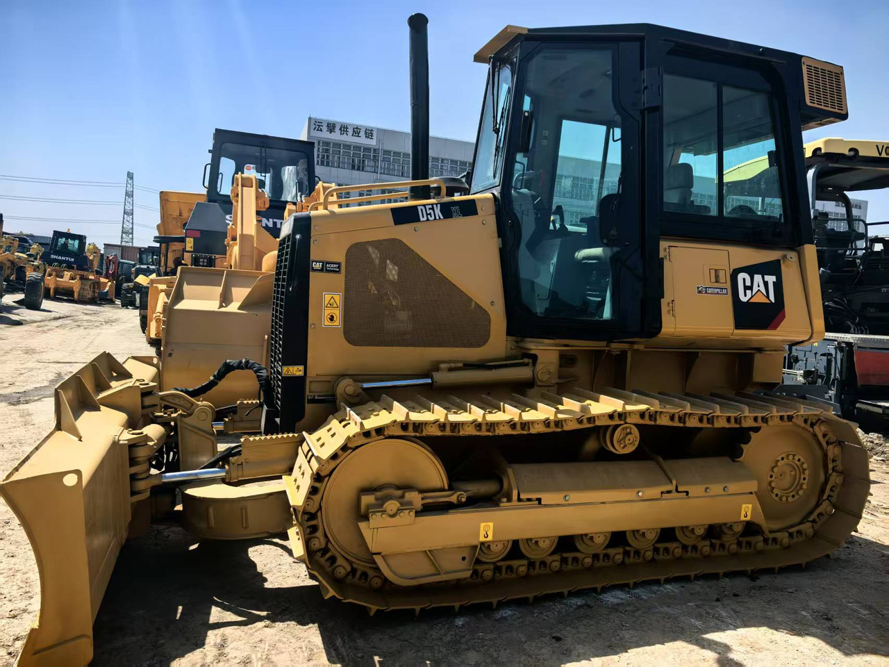 CATERPILLAR D5K - Buldožer: slika 1 CATERPILLAR D5K - Buldožer: slika 1