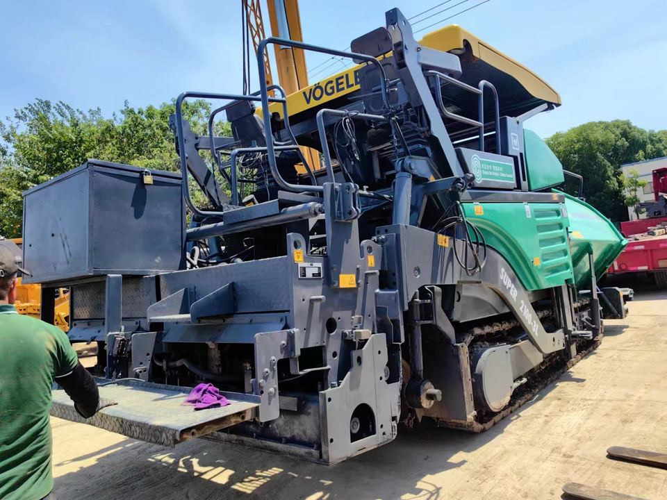 High Quality Used VOGELE 2100-3L Paver Construction Machinery Good Condition VOGELE Paver - Asfaltni finišer: slika 2 High Quality Used VOGELE 2100-3L Paver Construction Machinery Good Condition VOGELE Paver - Asfaltni finišer: slika 2