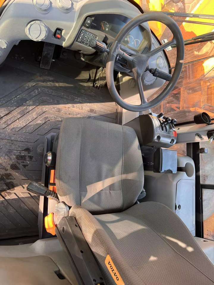 Hot Sale Used VOLVO L120GZ Loader Construction Machinery High Quality Loader VOLVO - Utovarivač točkaš: slika 4 Hot Sale Used VOLVO L120GZ Loader Construction Machinery High Quality Loader VOLVO - Utovarivač točkaš: slika 4