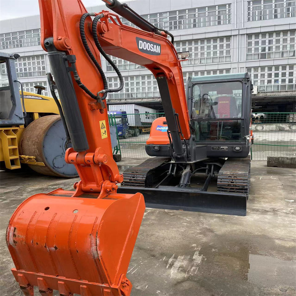 Original Color Used Doosan Dx55 Mini Excavator Used 5 Ton 5.5ton Mini Doosan Excavator for Sale Used Doosan Dx55-9c - Mini bager: slika 2 Original Color Used Doosan Dx55 Mini Excavator Used 5 Ton 5.5ton Mini Doosan Excavator for Sale Used Doosan Dx55-9c - Mini bager: slika 2