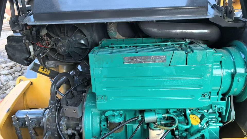 Preferential Price Used Volvo L20F Small Skid Steer Loader Secondhand VOLVO L20f Mini Wheel Loader in Good Condition for Sale - Utovarivač točkaš: slika 4 Preferential Price Used Volvo L20F Small Skid Steer Loader Secondhand VOLVO L20f Mini Wheel Loader in Good Condition for Sale - Utovarivač točkaš: slika 4