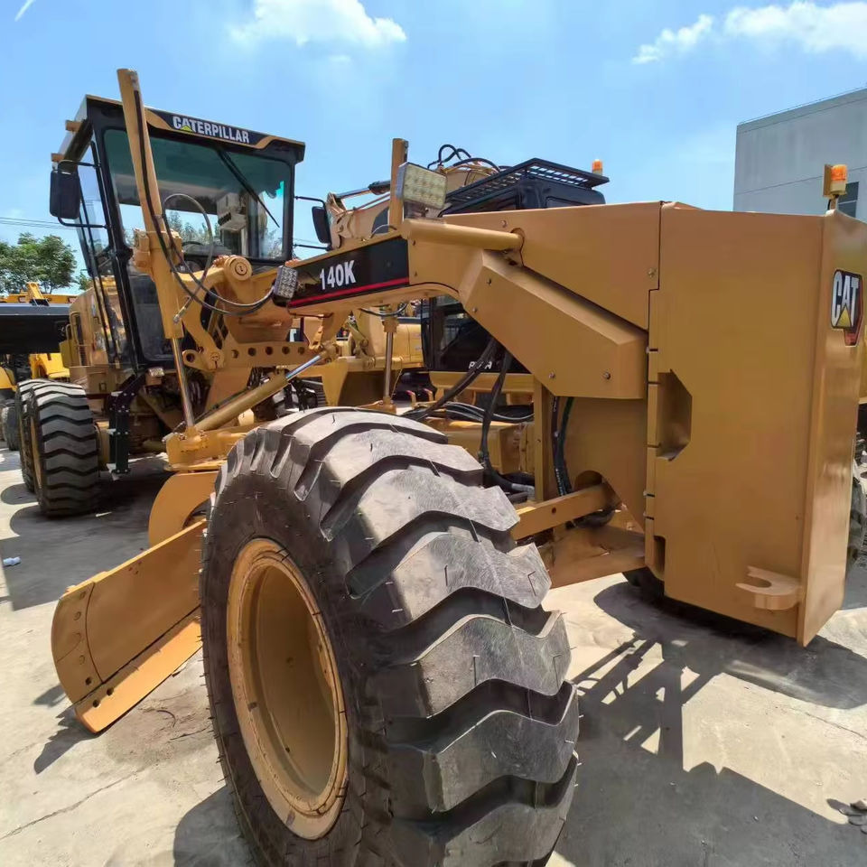 Second Hand Used Construction Machinery CAT 140K 15 Ton Grader for Sale 1000H From Shanghai Japanese Brand Good Condition - Grejder: slika 1 Second Hand Used Construction Machinery CAT 140K 15 Ton Grader for Sale 1000H From Shanghai Japanese Brand Good Condition - Grejder: slika 1