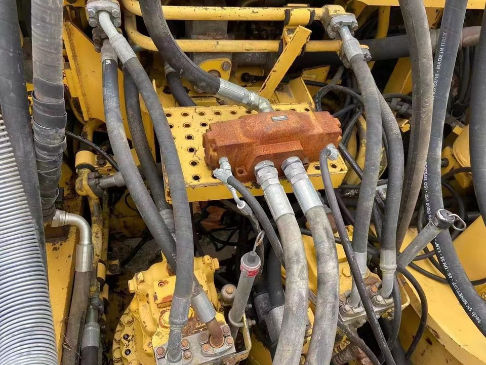 USED EXCAVATOR Good Condition Komatsu PC600-8 Original Japan Cheap Used Excavators Used Original Japan Komatsu PC600 - Bager guseničar: slika 3 USED EXCAVATOR Good Condition Komatsu PC600-8 Original Japan Cheap Used Excavators Used Original Japan Komatsu PC600 - Bager guseničar: slika 3