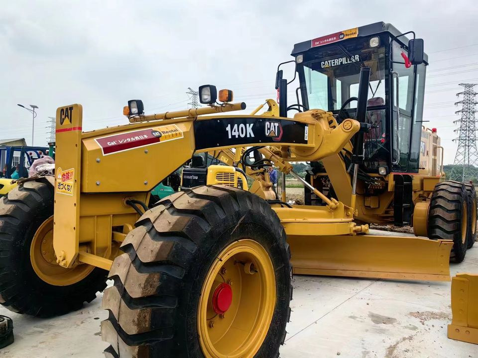 Used Caterpillar 140G/140H Motor Grader From Japan Popular Sale for Farms with Core Components Included Engine Gearbox Bearing - Grejder: slika 3 Used Caterpillar 140G/140H Motor Grader From Japan Popular Sale for Farms with Core Components Included Engine Gearbox Bearing - Grejder: slika 3