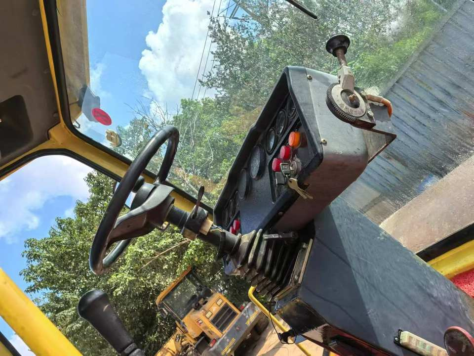 Used Original Road Roller DYNAPAC CA6500D Road Rollers High Quality Second Hand Construction Machinery - Kompaktor: slika 5 Used Original Road Roller DYNAPAC CA6500D Road Rollers High Quality Second Hand Construction Machinery - Kompaktor: slika 5