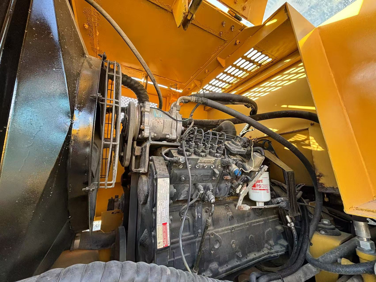 Valjak za puteve XCMG XD103: slika 6