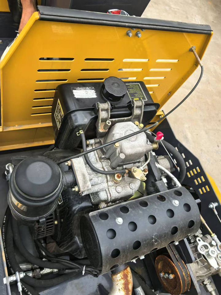 XCMG XMR30S - Valjak: slika 5 XCMG XMR30S - Valjak: slika 5