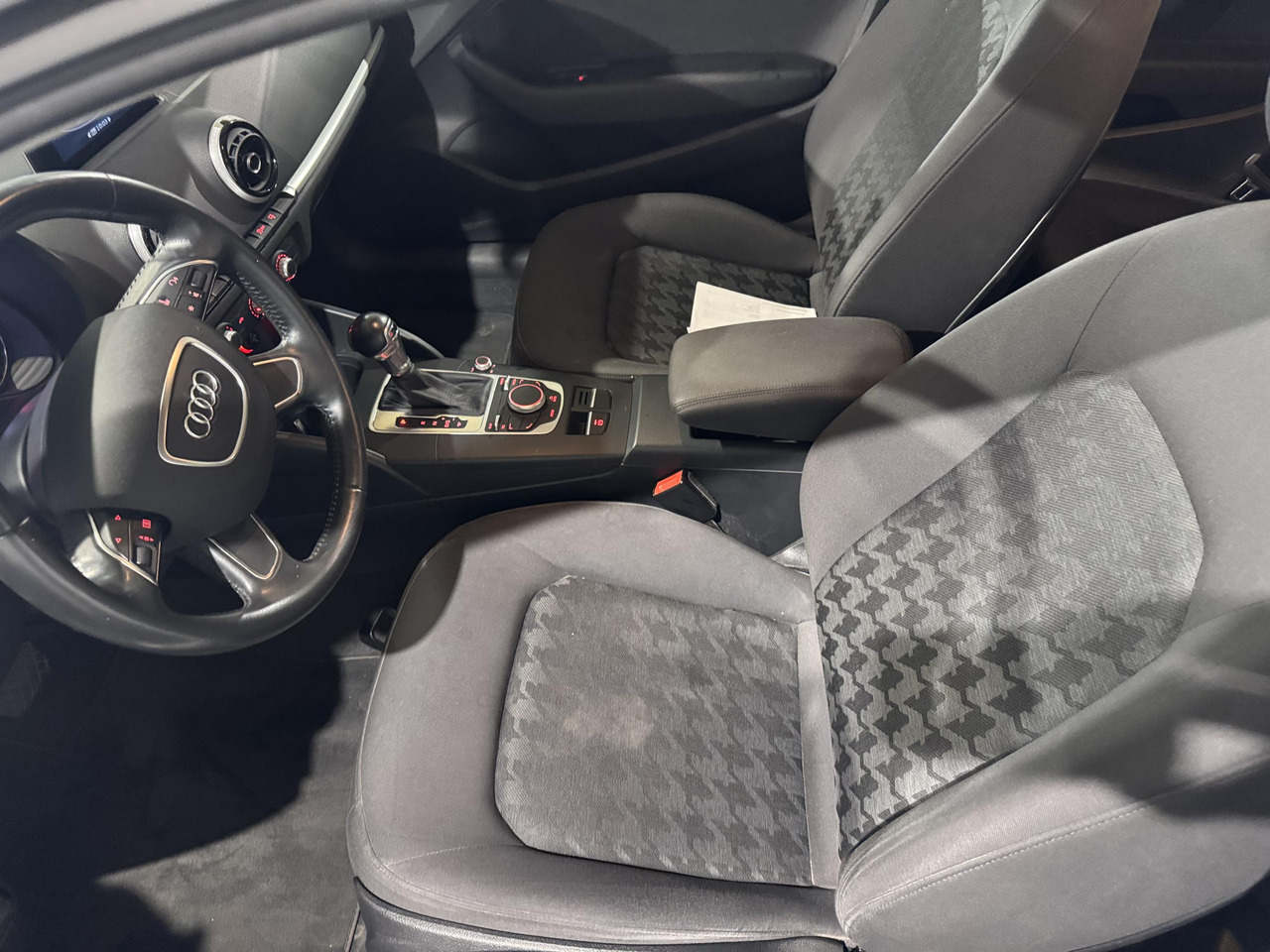 Audi A3 1.2 TFSI Attraction Pro Line Aut.| 2015 | 177.618 km | HD-546-X - Hečbek: slika 5 Audi A3 1.2 TFSI Attraction Pro Line Aut.| 2015 | 177.618 km | HD-546-X - Hečbek: slika 5