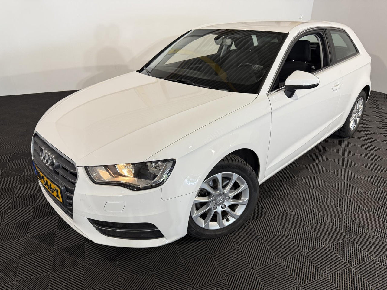 Audi A3 1.2 TFSI Attraction Pro Line Aut.| 2015 | 177.618 km | HD-546-X - Hečbek: slika 1 Audi A3 1.2 TFSI Attraction Pro Line Aut.| 2015 | 177.618 km | HD-546-X - Hečbek: slika 1