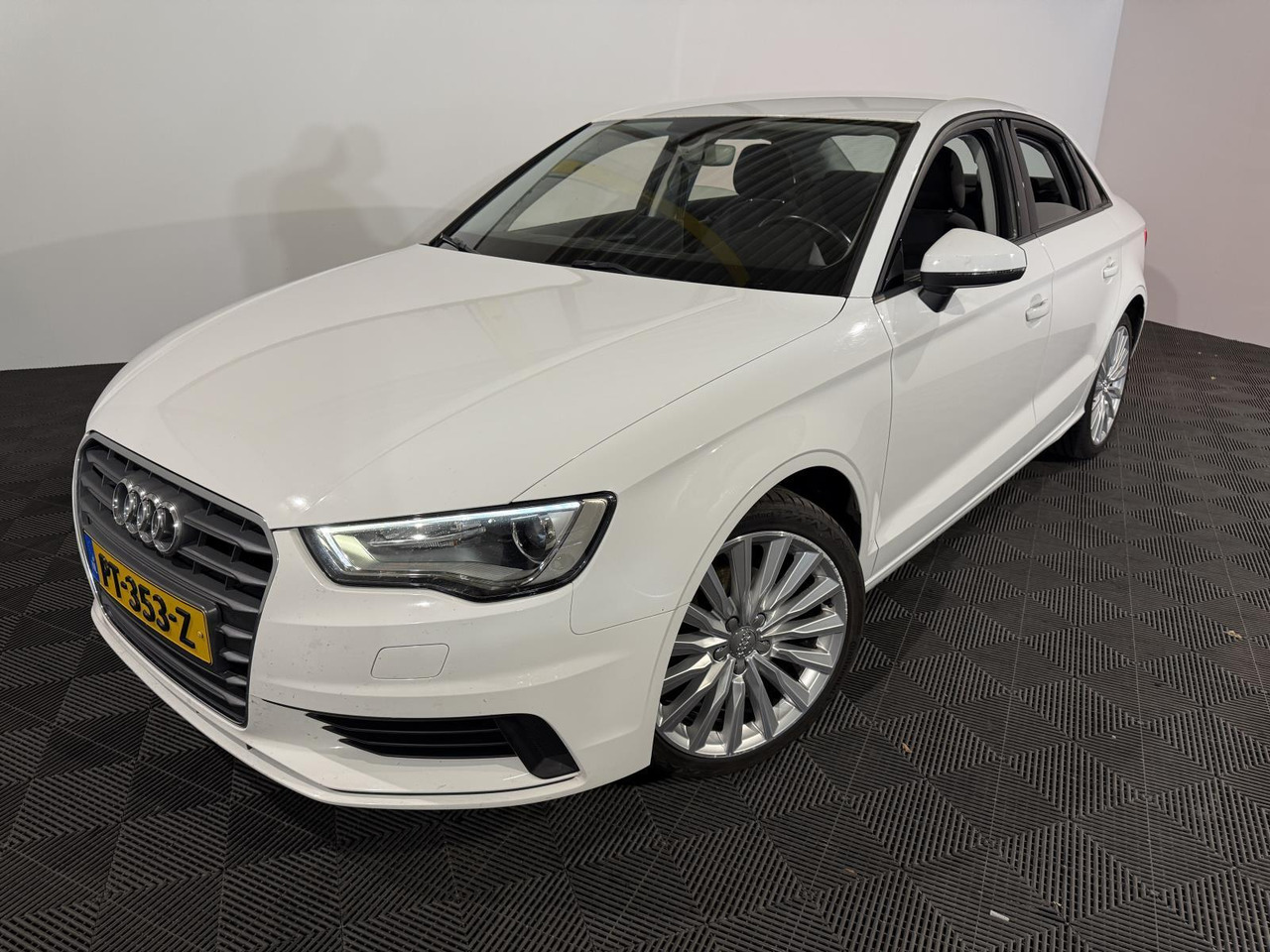 Audi | A3 Limousine | 1.4 TFSI Attraction Pro Line Plus Automaat | 2016 | 256.538 km | PT353Z | Geen oordeel - Limuzina: slika 1 Audi | A3 Limousine | 1.4 TFSI Attraction Pro Line Plus Automaat | 2016 | 256.538 km | PT353Z | Geen oordeel - Limuzina: slika 1