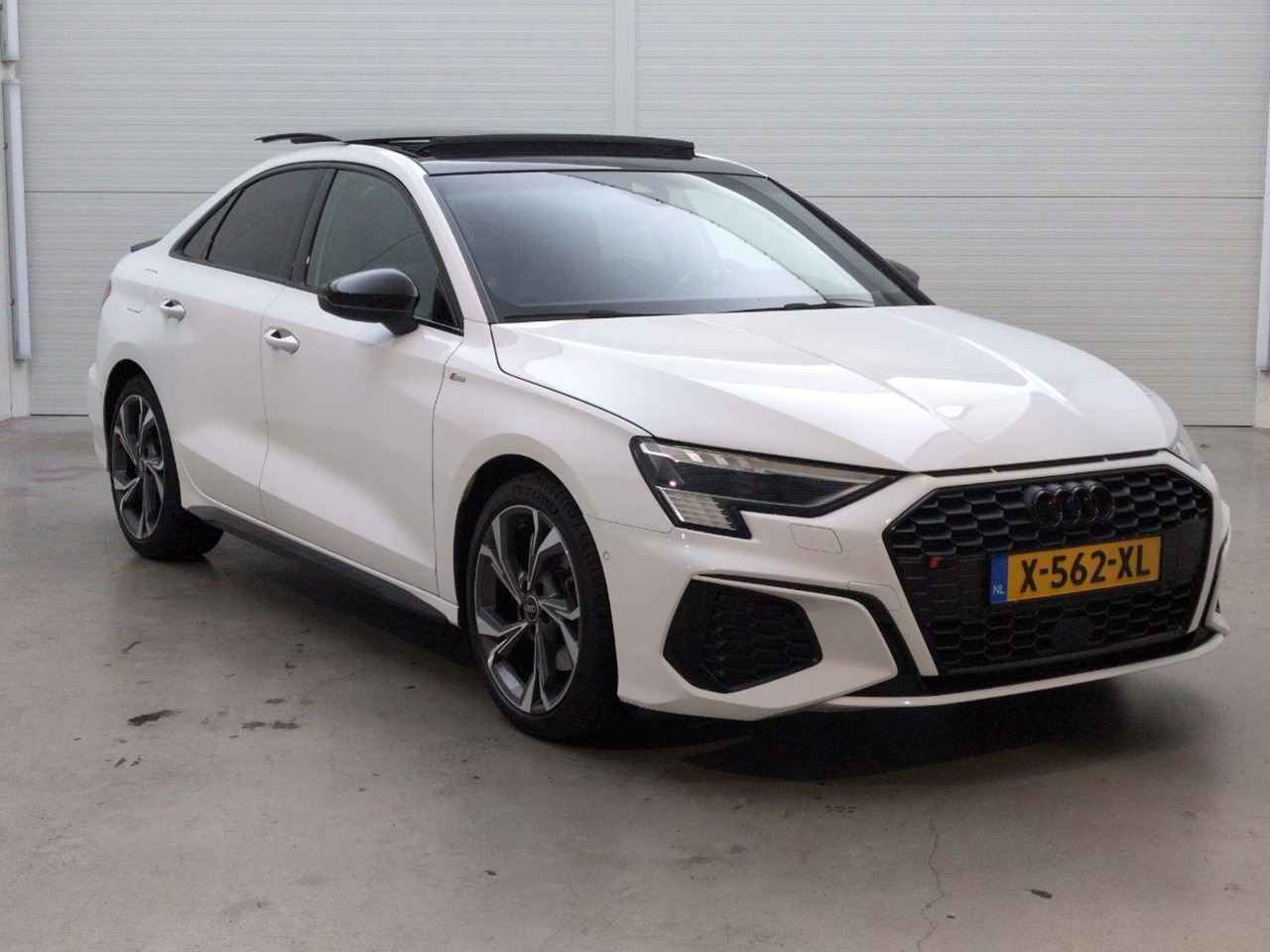 Audi A3 Limousine 35 TFSI edition one | 2022 | 54.418 km | Automaat | X562XL | NAP: Geen oordeel - Limuzina: slika 2 Audi A3 Limousine 35 TFSI edition one | 2022 | 54.418 km | Automaat | X562XL | NAP: Geen oordeel - Limuzina: slika 2