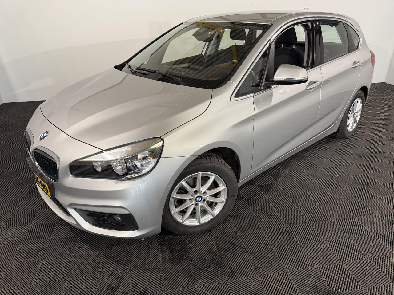 BMW 2-serie Active Tourer 218i Executive 2-ZGX-00 198.295 km - Automobil: slika 1 BMW 2-serie Active Tourer 218i Executive 2-ZGX-00 198.295 km - Automobil: slika 1