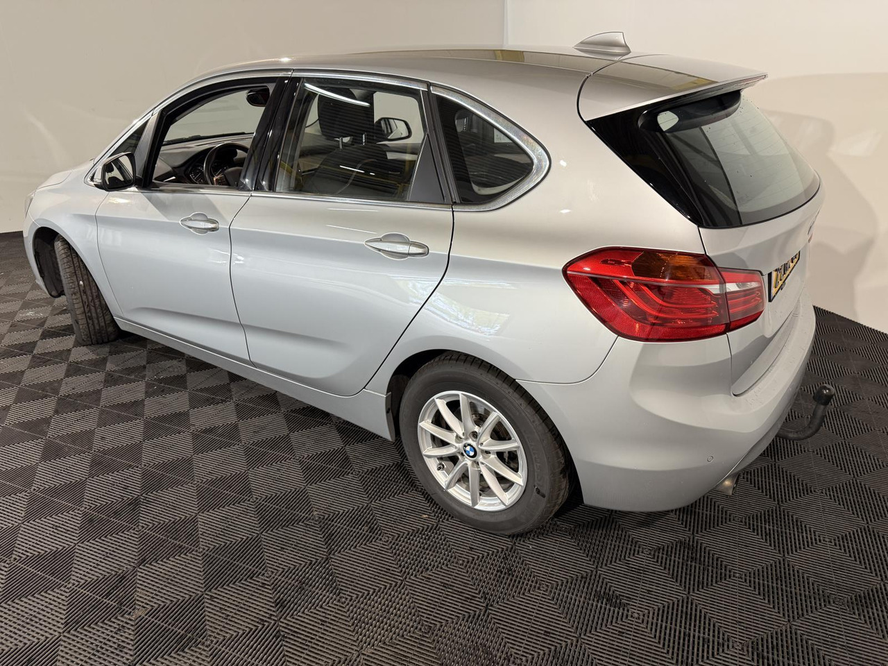BMW 2-serie Active Tourer 218i Executive | 2015 | 198.295 km | 2-ZGX-00 - Automobil: slika 3 BMW 2-serie Active Tourer 218i Executive | 2015 | 198.295 km | 2-ZGX-00 - Automobil: slika 3