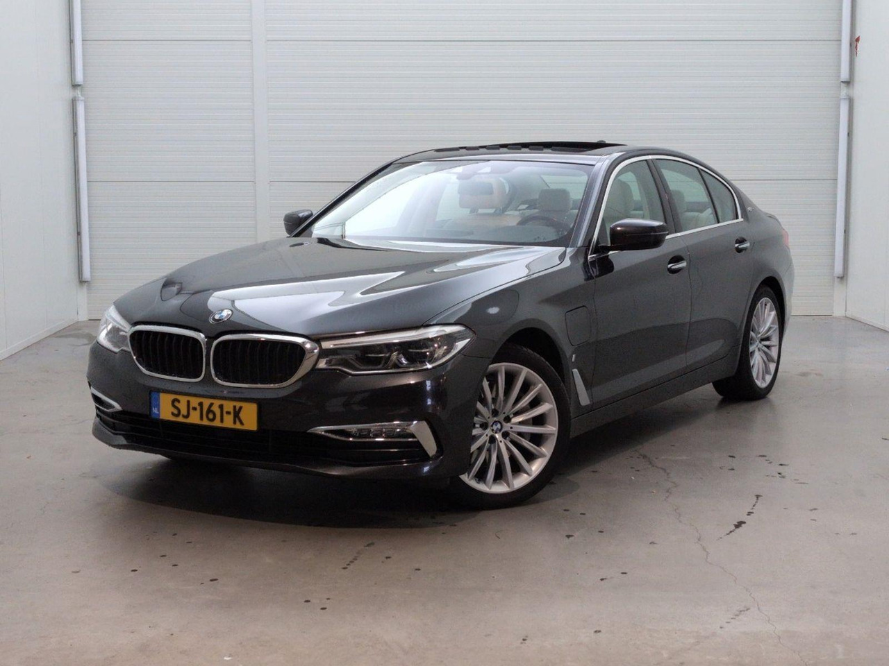 BMW 5-serie 530e iPerformance High Executive | 2018 | 183.874 km | Automaat | SJ161K | NAP: Logisch - Limuzina: slika 1 BMW 5-serie 530e iPerformance High Executive | 2018 | 183.874 km | Automaat | SJ161K | NAP: Logisch - Limuzina: slika 1