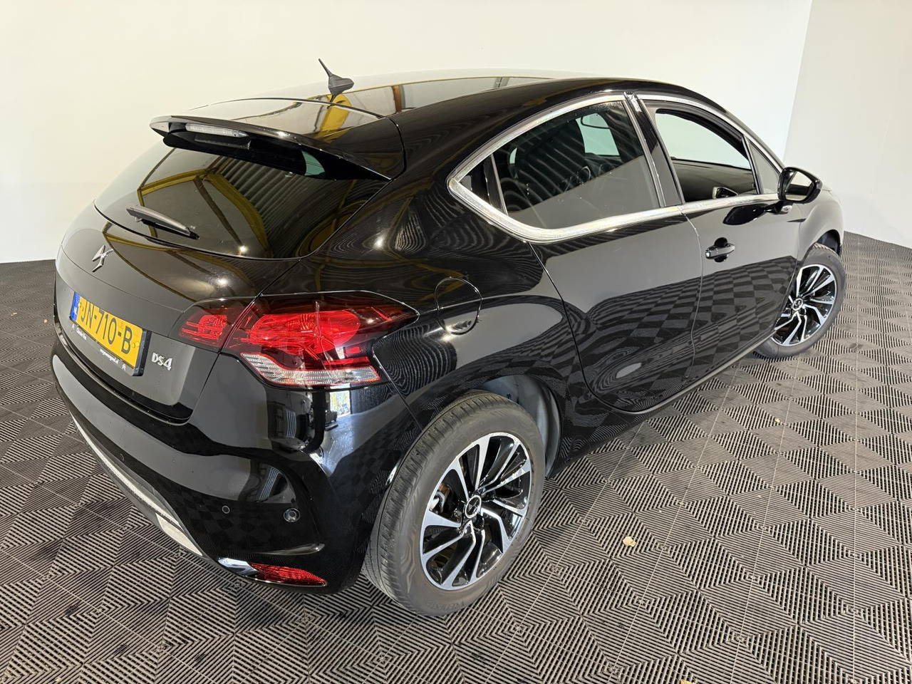 DS 4 1.2 PureTech Business | 2016 | 154.325 km | JN-710-B - Hečbek: slika 3 DS 4 1.2 PureTech Business | 2016 | 154.325 km | JN-710-B - Hečbek: slika 3
