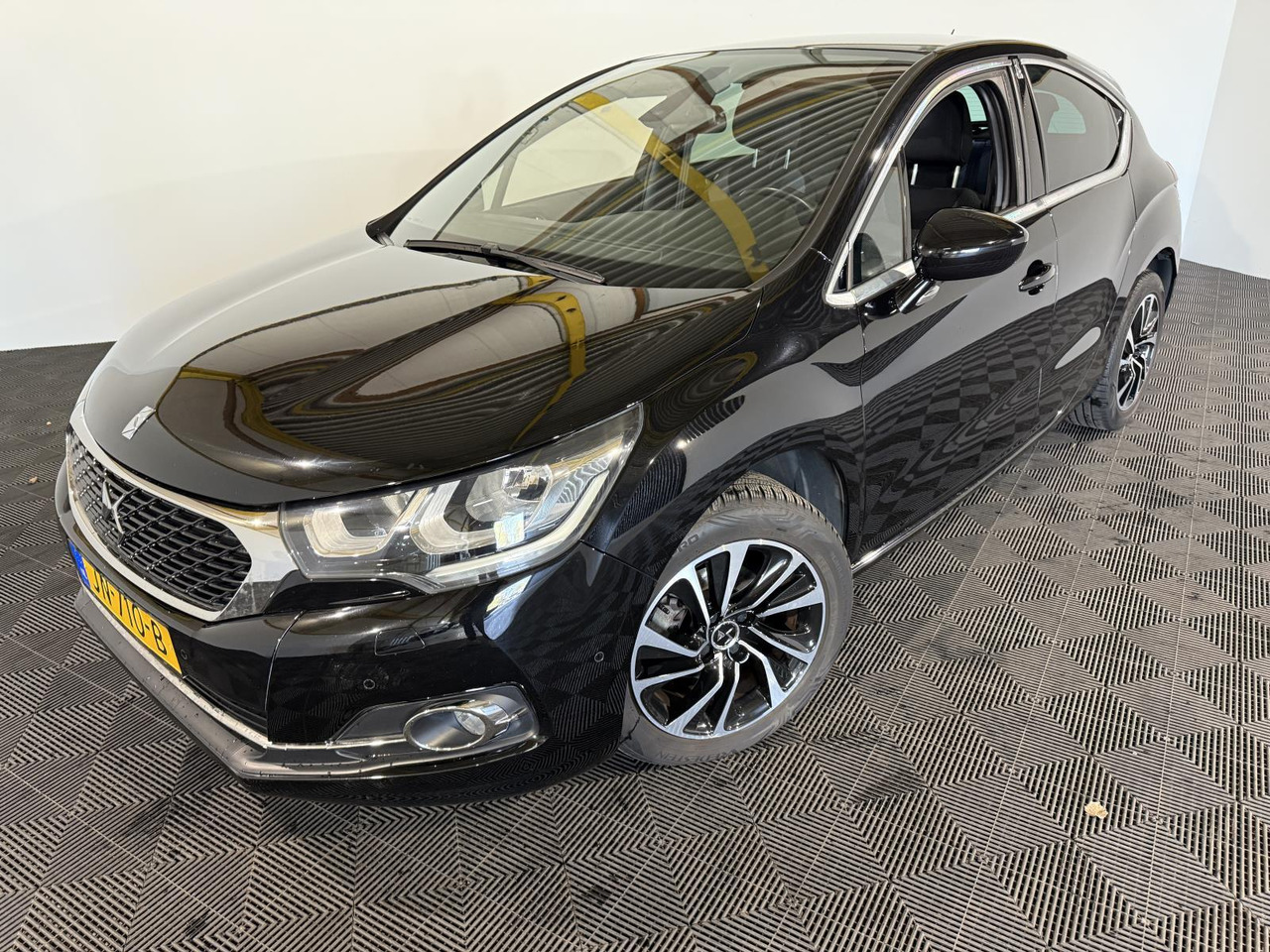 DS 4 1.2 PureTech Business | 2016 | 154.325 km | JN-710-B - Hečbek: slika 1 DS 4 1.2 PureTech Business | 2016 | 154.325 km | JN-710-B - Hečbek: slika 1