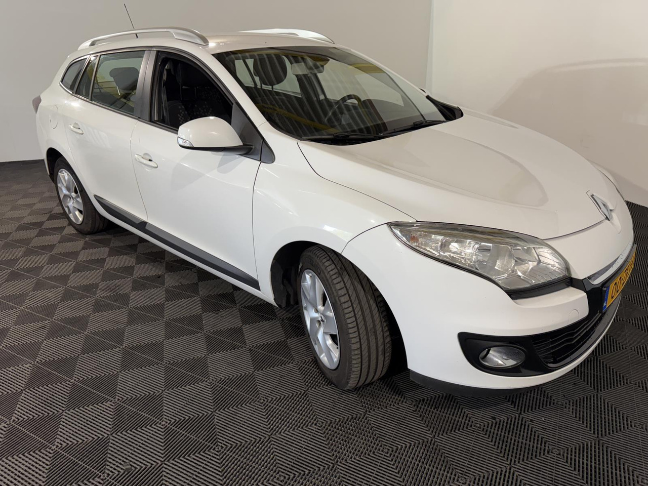Renault Mégane Estate 1.5 dCi Expression | 2012 | 293.563 km | 00-ZFJ-6 - Druga mašina: slika 2 Renault Mégane Estate 1.5 dCi Expression | 2012 | 293.563 km | 00-ZFJ-6 - Druga mašina: slika 2