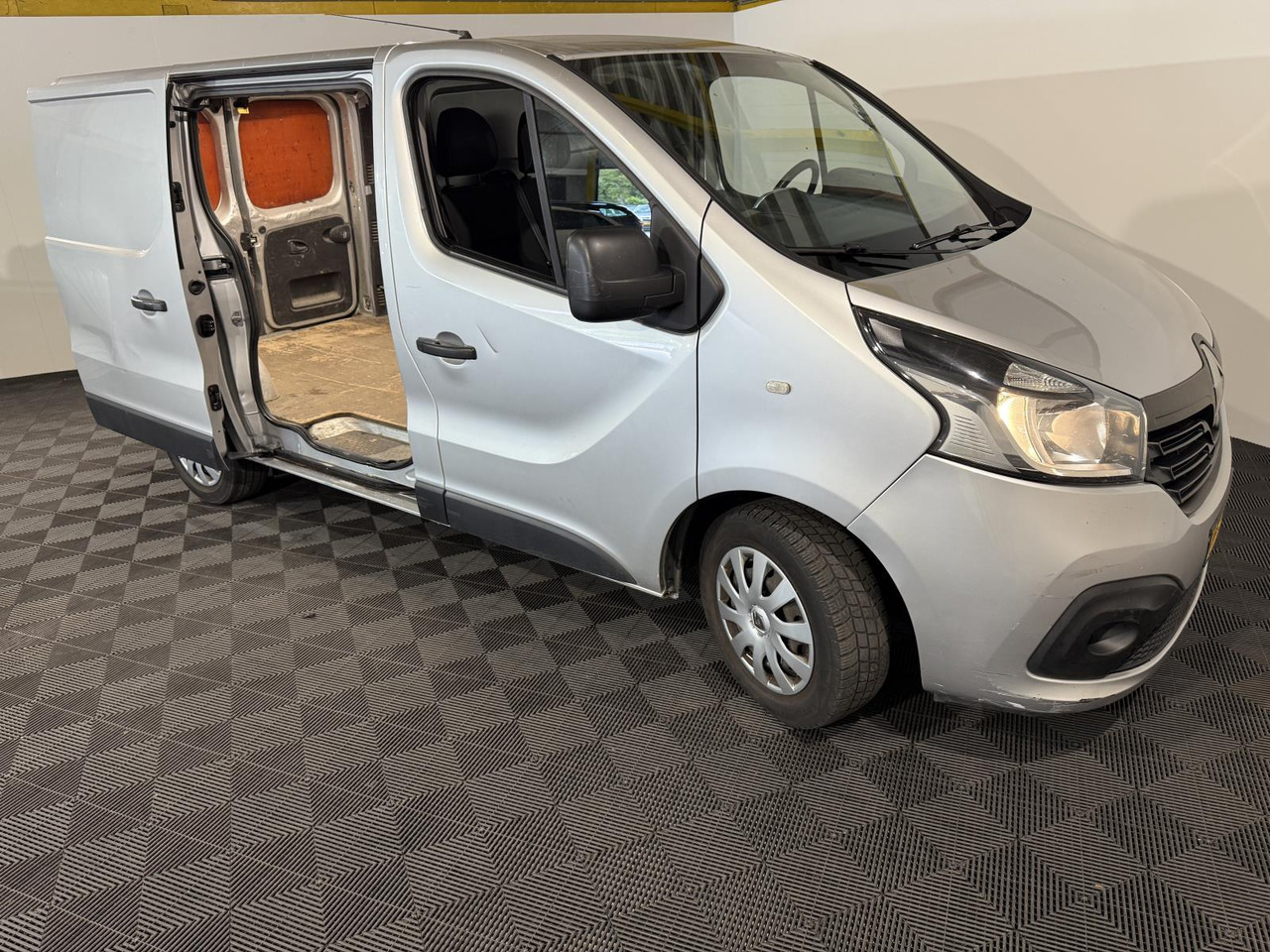 Renault Trafic 1.6 dCi T29 L1H1 Turbo2 Energy | 2014 | 247.840 km | VK-978-R - Druga mašina: slika 3 Renault Trafic 1.6 dCi T29 L1H1 Turbo2 Energy | 2014 | 247.840 km | VK-978-R - Druga mašina: slika 3