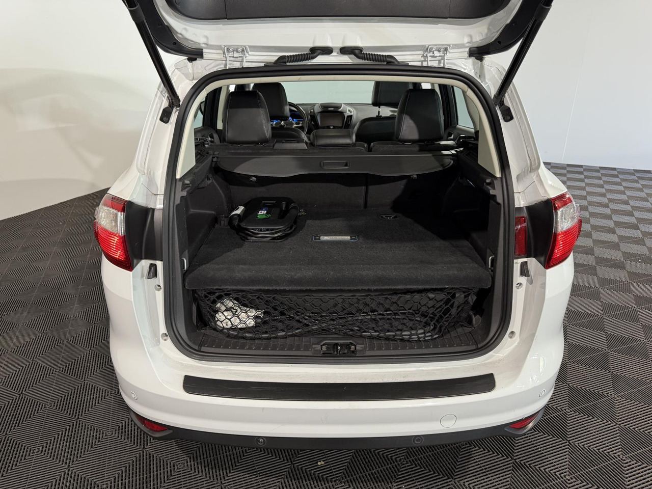 Ford C-Max 2.0 Plug-in Hybrid Titanium Plus | 2015 | 233.632 km | HL-834-P - Automobil: slika 4 Ford C-Max 2.0 Plug-in Hybrid Titanium Plus | 2015 | 233.632 km | HL-834-P - Automobil: slika 4