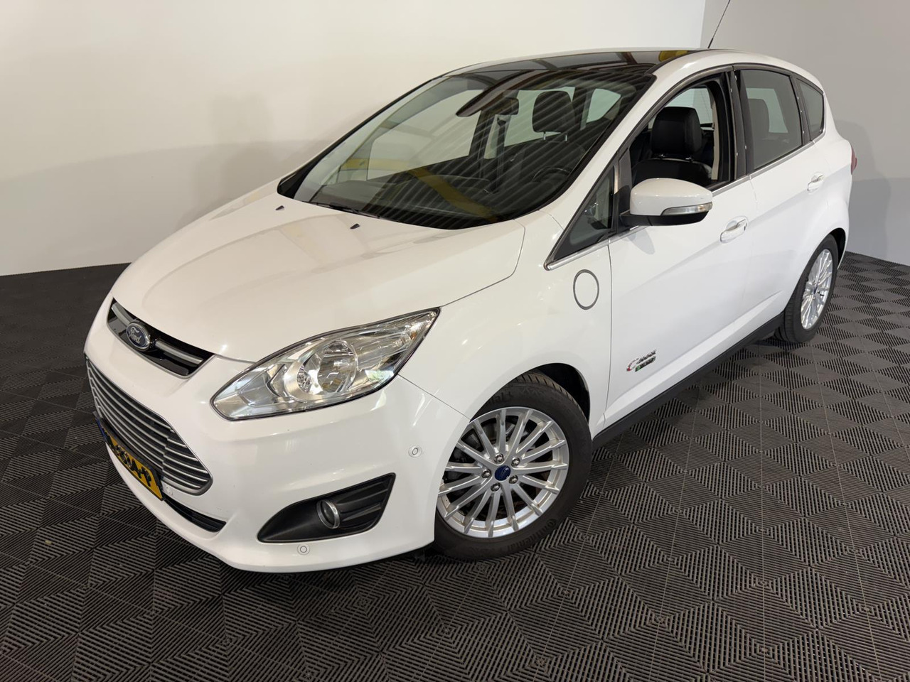 Ford C-Max 2.0 Plug-in Hybrid Titanium Plus | 2015 | 233.632 km | HL-834-P - Automobil: slika 1 Ford C-Max 2.0 Plug-in Hybrid Titanium Plus | 2015 | 233.632 km | HL-834-P - Automobil: slika 1