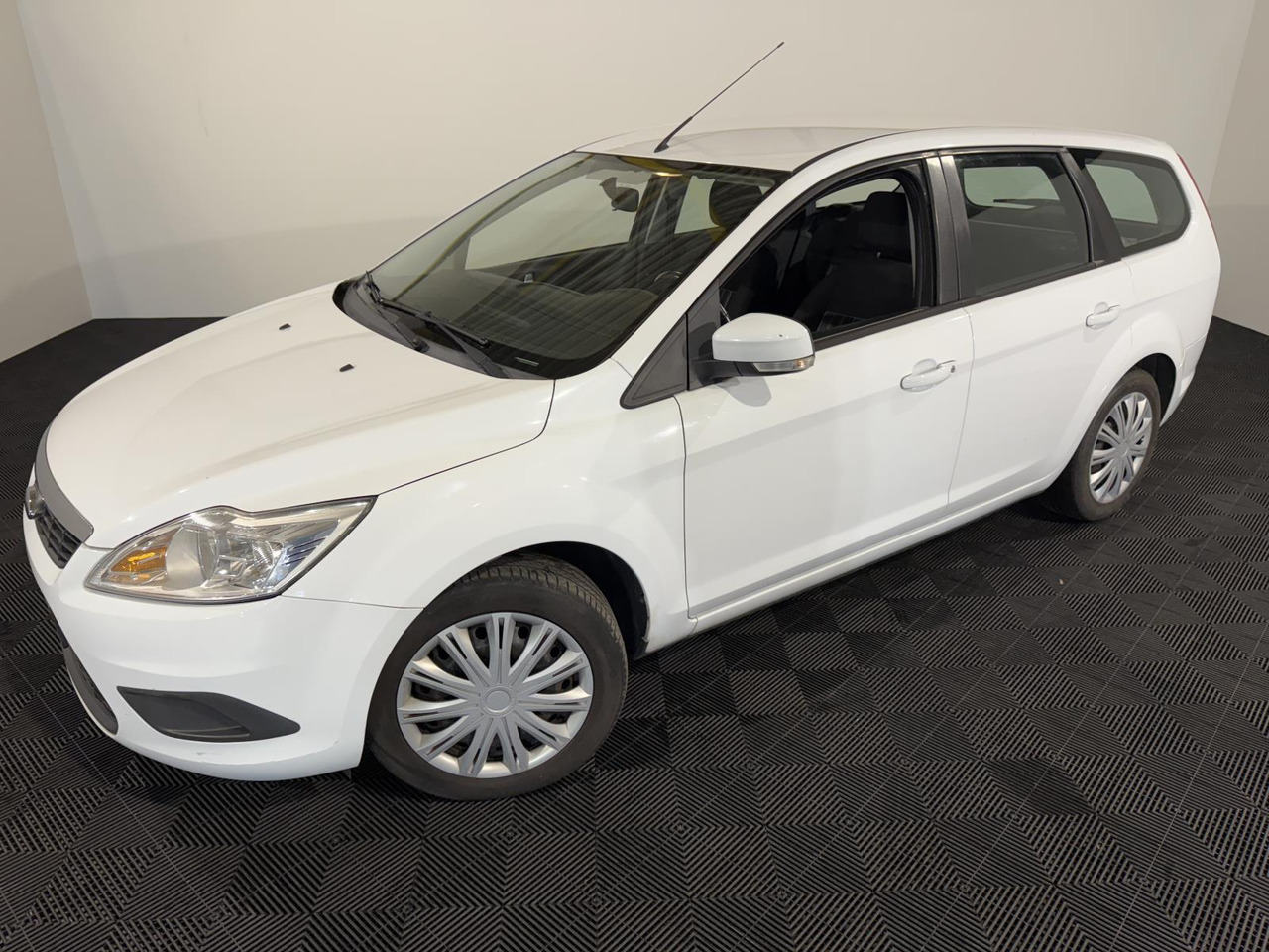 Ford Focus Wagon 1.6 Comfort 33-LKG-1 283.490 km - Automobil: slika 1 Ford Focus Wagon 1.6 Comfort 33-LKG-1 283.490 km - Automobil: slika 1