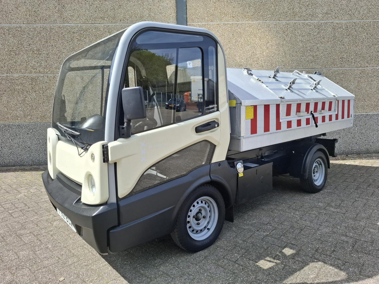 Goupil G5 Elektrische Stratenreinigingsmachine T-92-BSX - Električno komunalno vozilo: slika 1 Goupil G5 Elektrische Stratenreinigingsmachine T-92-BSX - Električno komunalno vozilo: slika 1