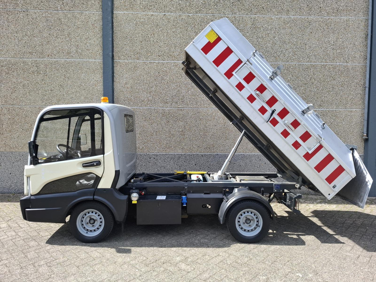 Goupil G5 Elektrische Stratenreinigingsmachine T-92-BSX - Korisno/ Posebno vozilo: slika 3 Goupil G5 Elektrische Stratenreinigingsmachine T-92-BSX - Korisno/ Posebno vozilo: slika 3