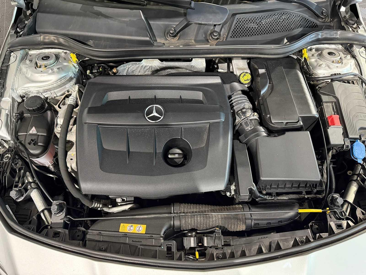 Mercedes-Benz CLA-klasse Shooting Brake 180 d Business Solution AMG | 2017 | 178.913 km | PB-314-X - Automobil: slika 4 Mercedes-Benz CLA-klasse Shooting Brake 180 d Business Solution AMG | 2017 | 178.913 km | PB-314-X - Automobil: slika 4