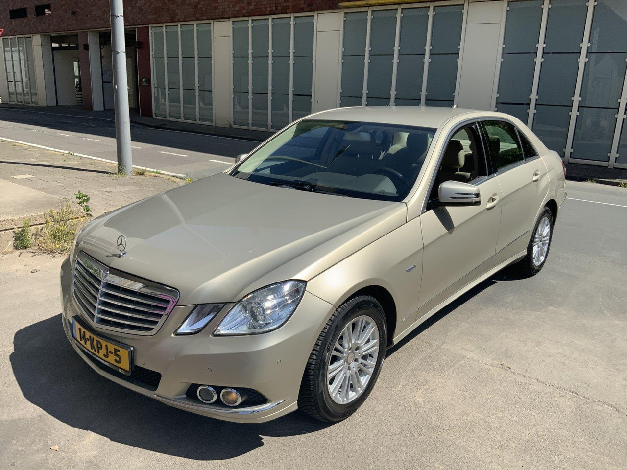 Mercedes-Benz E-klasse 200 CGI, 2010, 14-KPJ-5, 173.514KM - Automobil: slika 1 Mercedes-Benz E-klasse 200 CGI, 2010, 14-KPJ-5, 173.514KM - Automobil: slika 1