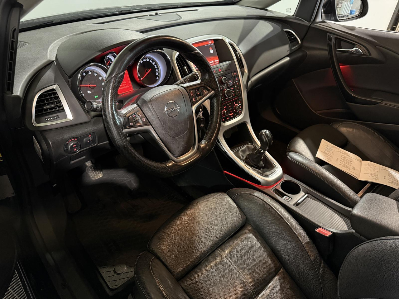 Opel | Astra Sports Tourer | 1.4 Turbo Sport + | 2015 | 218.258 km | HG259B | Logisch - Automobil: slika 2 Opel | Astra Sports Tourer | 1.4 Turbo Sport + | 2015 | 218.258 km | HG259B | Logisch - Automobil: slika 2