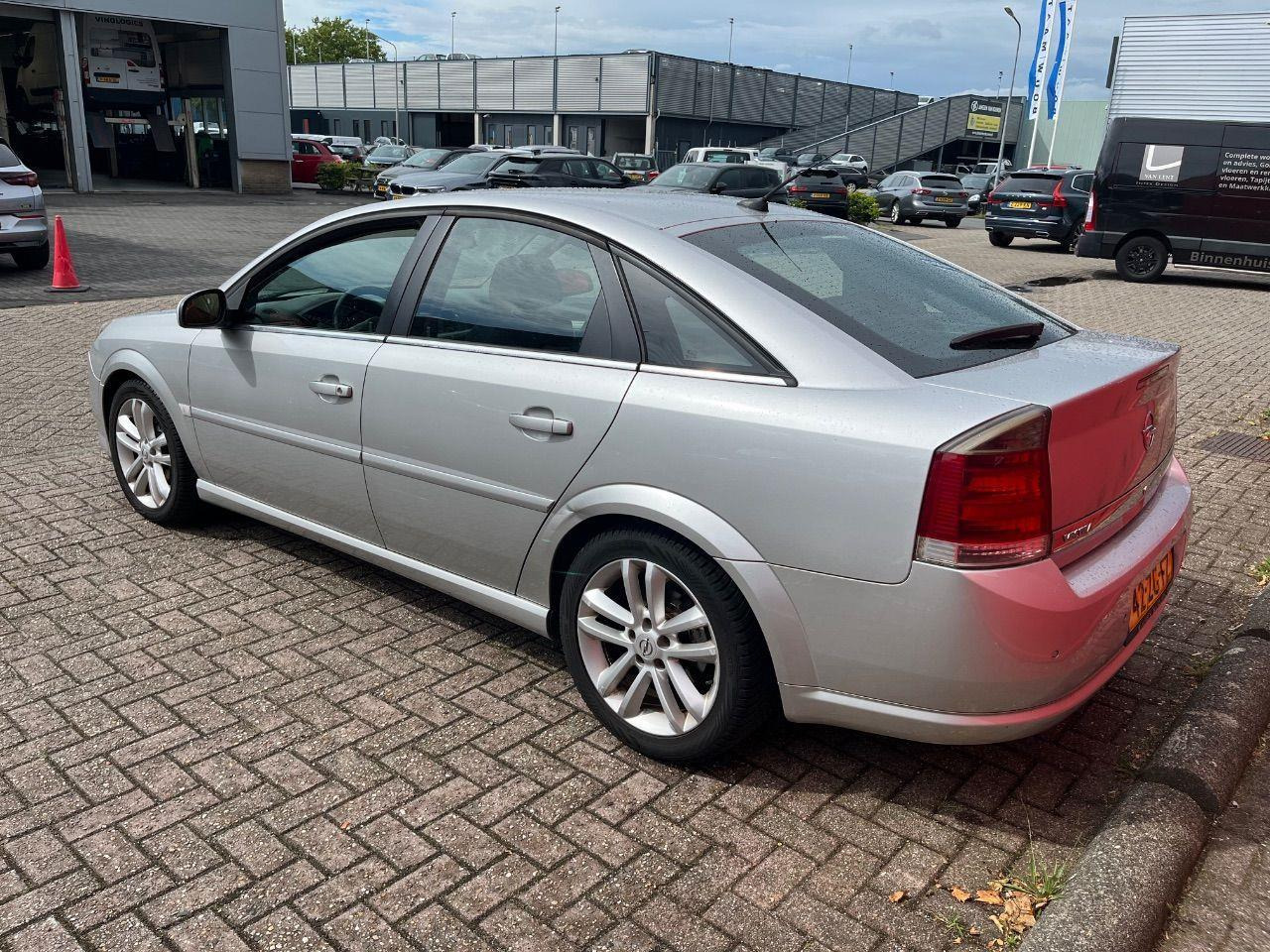 Opel Vectra GTS 2.2 - 16V Temptation Excellence | 2008 | 231.632 km | 42ZGFZ | NAP: Logisch - Hečbek: slika 3 Opel Vectra GTS 2.2 - 16V Temptation Excellence | 2008 | 231.632 km | 42ZGFZ | NAP: Logisch - Hečbek: slika 3