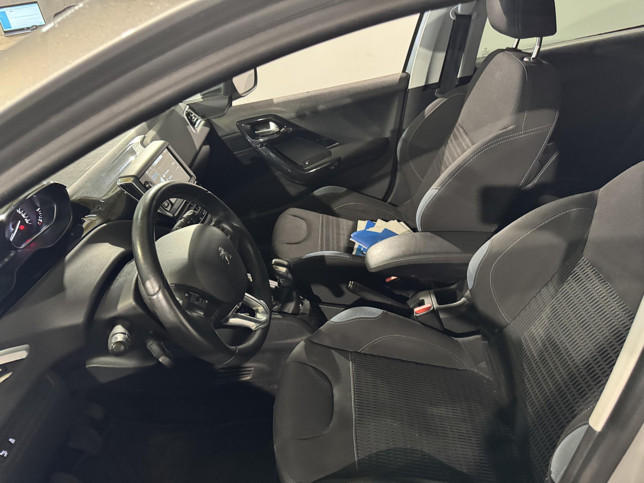 Peugeot 208 1.2 VTi Allure | 2013 | 160.154 km | 8-SRK-06 - Hečbek: slika 5 Peugeot 208 1.2 VTi Allure | 2013 | 160.154 km | 8-SRK-06 - Hečbek: slika 5
