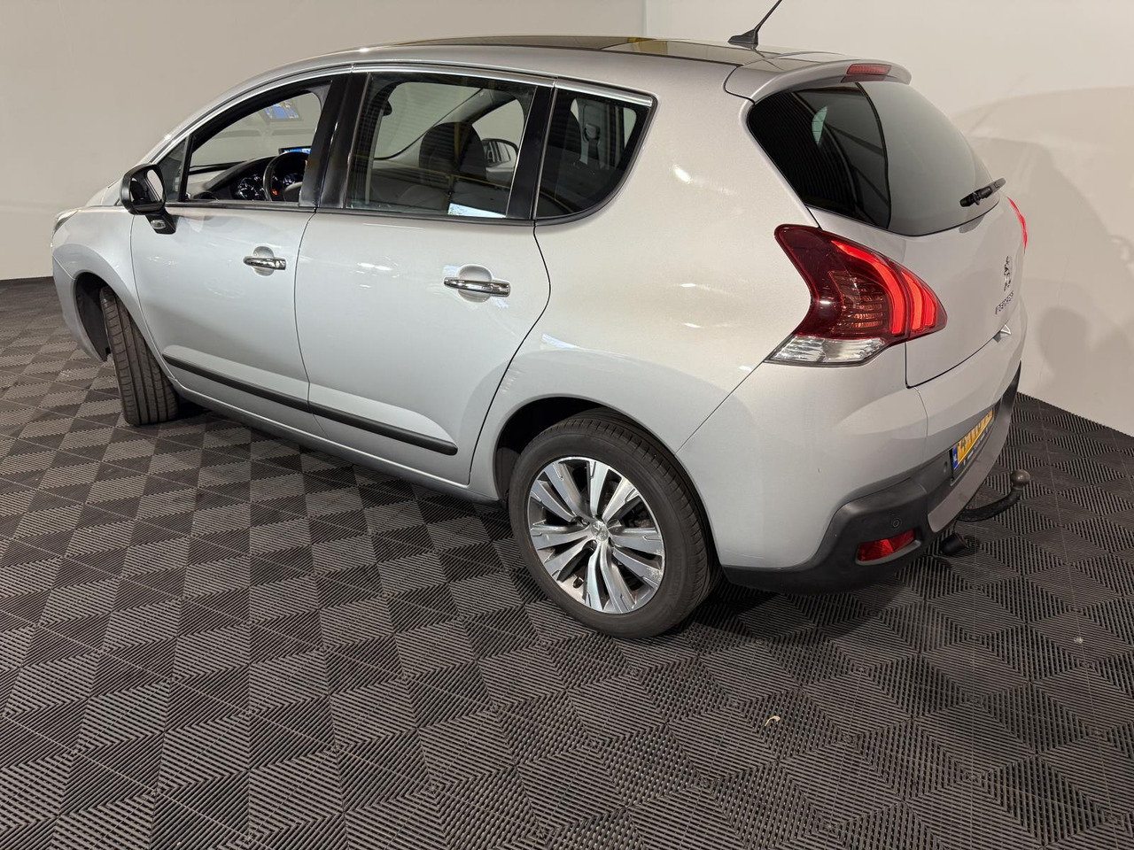 Peugeot 3008 1.6 THP Active | 2014 | 199.032 km | 4-TTB-70 - SUVSUV: slika 2 Peugeot 3008 1.6 THP Active | 2014 | 199.032 km | 4-TTB-70 - SUVSUV: slika 2