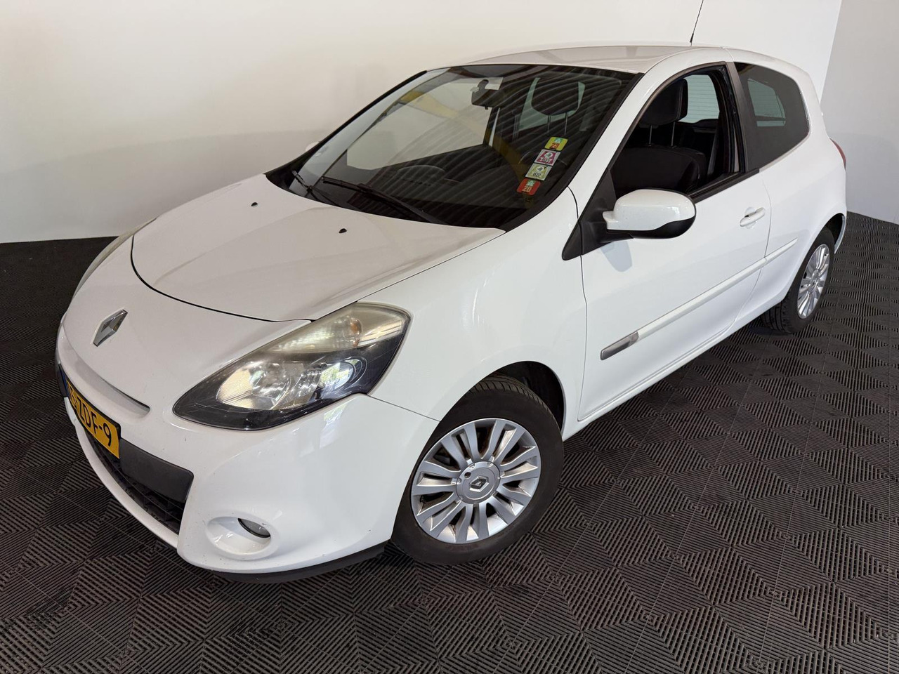 Renault Clio 1.2 TCe Collection | 2012 | 179.266 km | 15-ZDF-9 - Hečbek: slika 1 Renault Clio 1.2 TCe Collection | 2012 | 179.266 km | 15-ZDF-9 - Hečbek: slika 1