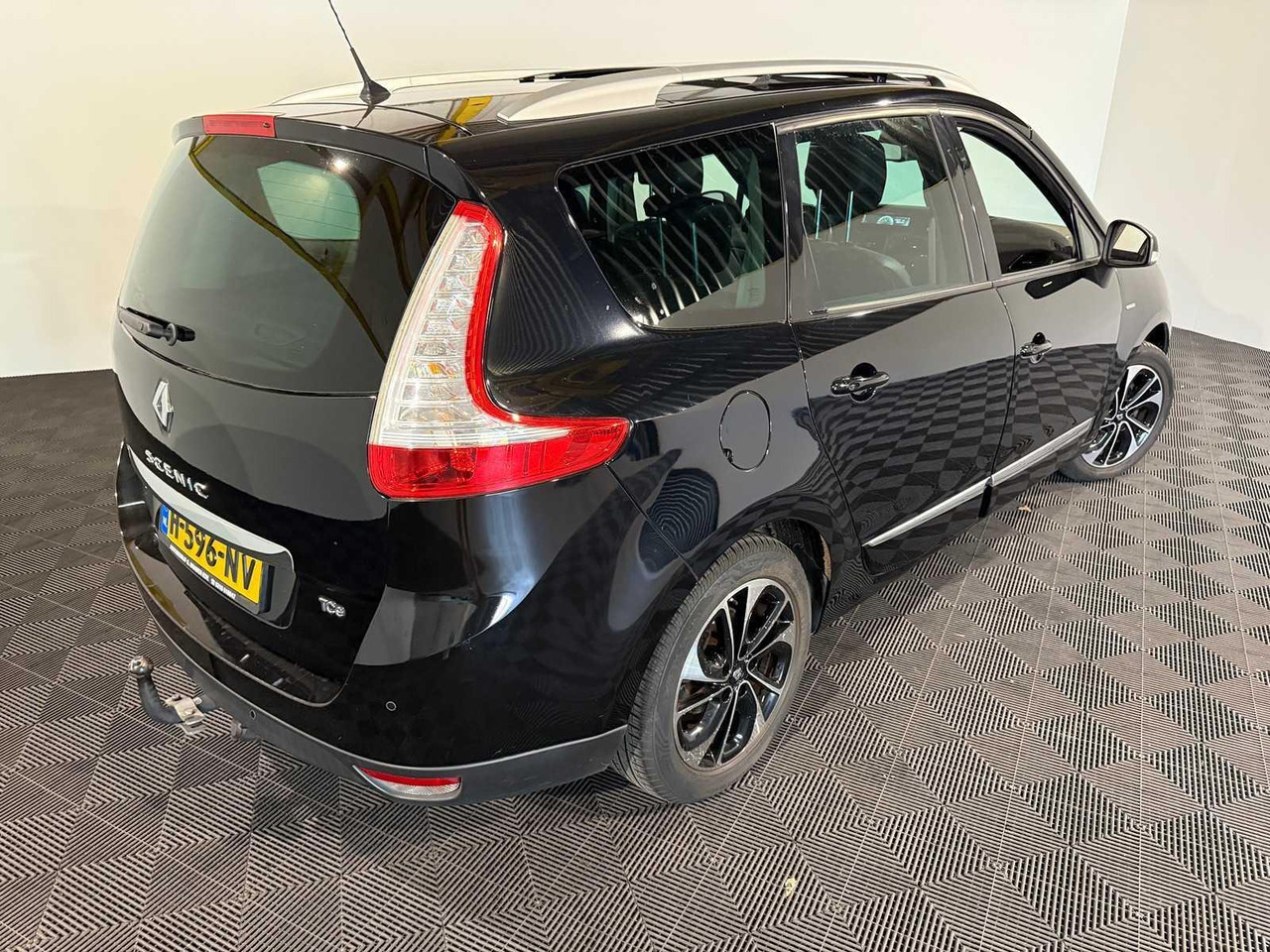 Renault Grand Scénic 1.2 Tce Bose | 2016 | 118.319 km | H-596-NV - Automobil: slika 4 Renault Grand Scénic 1.2 Tce Bose | 2016 | 118.319 km | H-596-NV - Automobil: slika 4