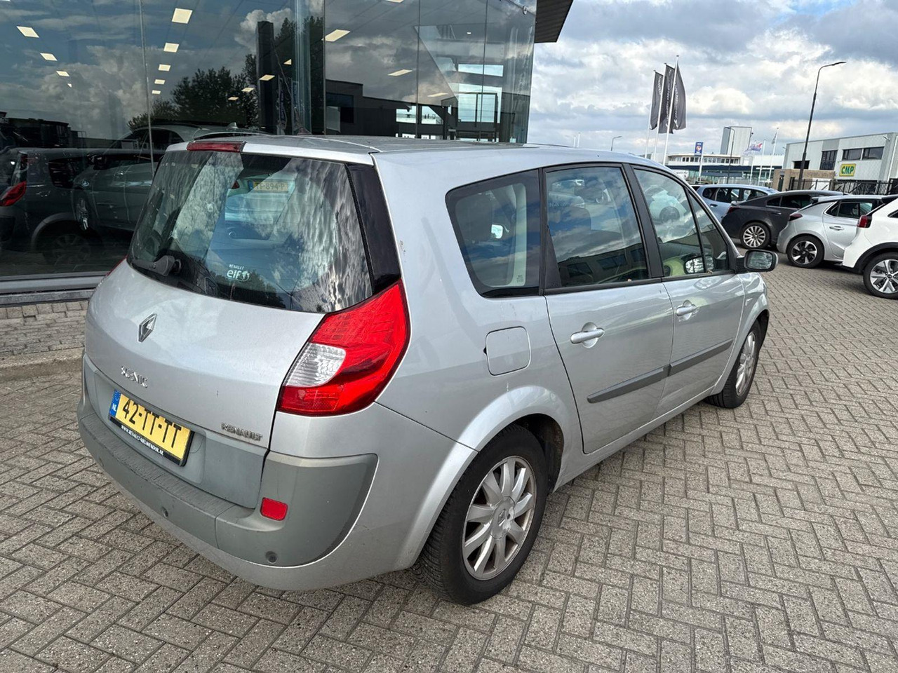 Renault Grand Scénic 2.0 - 16V Business Line 7p. | 2007 | 209.583 km | Automaat | 42TTTT | NAP: Logisch - Automobil: slika 4 Renault Grand Scénic 2.0 - 16V Business Line 7p. | 2007 | 209.583 km | Automaat | 42TTTT | NAP: Logisch - Automobil: slika 4