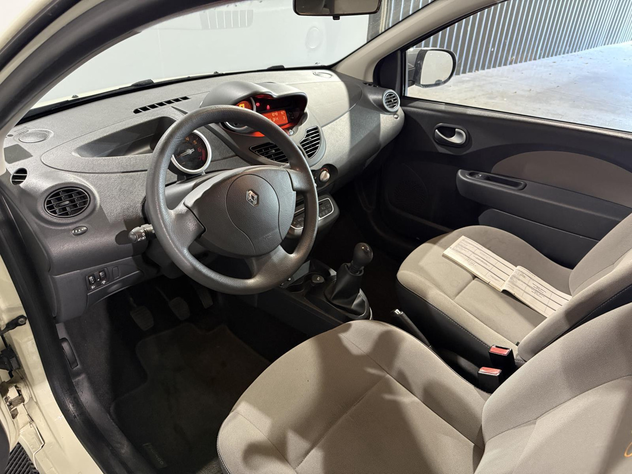 Renault | Twingo | 1.2-16V Collection | 2011 | 193.758 km | 32SBS6 | Logisch - Hečbek: slika 5 Renault | Twingo | 1.2-16V Collection | 2011 | 193.758 km | 32SBS6 | Logisch - Hečbek: slika 5