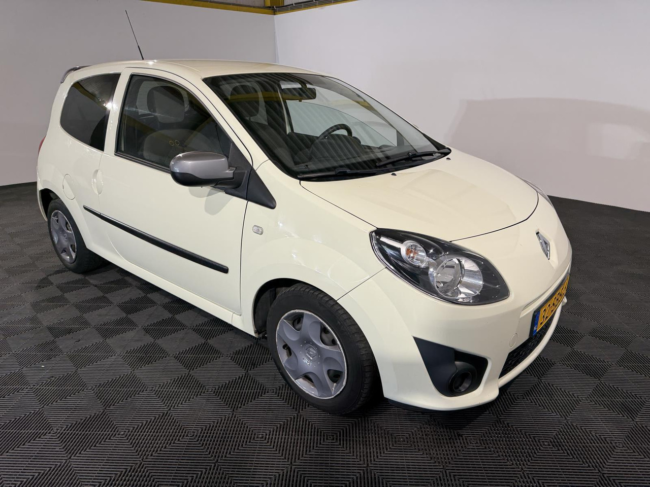 Renault | Twingo | 1.2-16V Collection | 2011 | 193.758 km | 32SBS6 | Logisch - Hečbek: slika 4 Renault | Twingo | 1.2-16V Collection | 2011 | 193.758 km | 32SBS6 | Logisch - Hečbek: slika 4