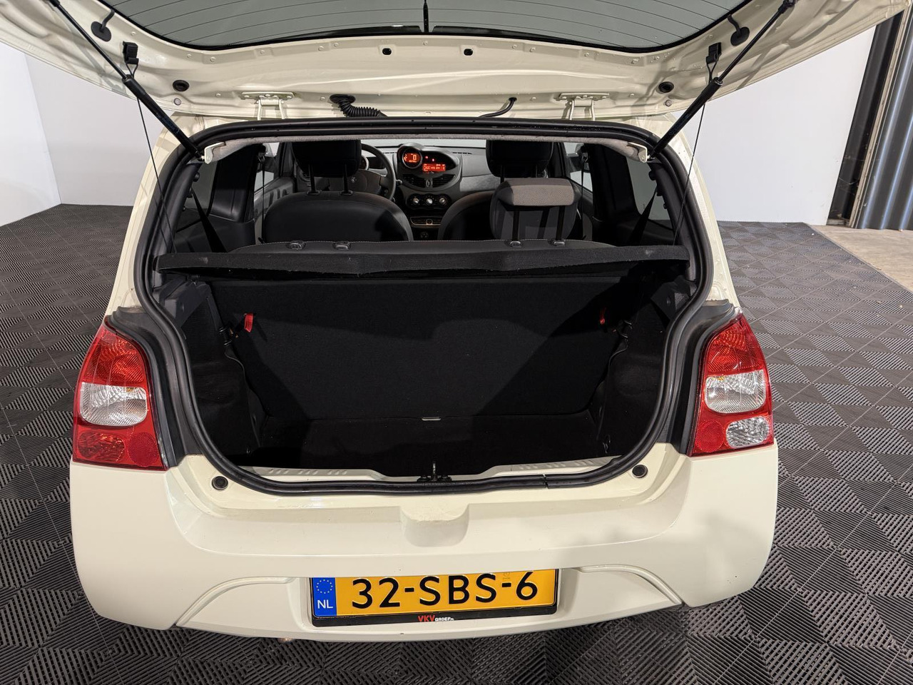 Renault | Twingo | 1.2-16V Collection | 2011 | 193.758 km | 32SBS6 | Logisch - Hečbek: slika 3 Renault | Twingo | 1.2-16V Collection | 2011 | 193.758 km | 32SBS6 | Logisch - Hečbek: slika 3