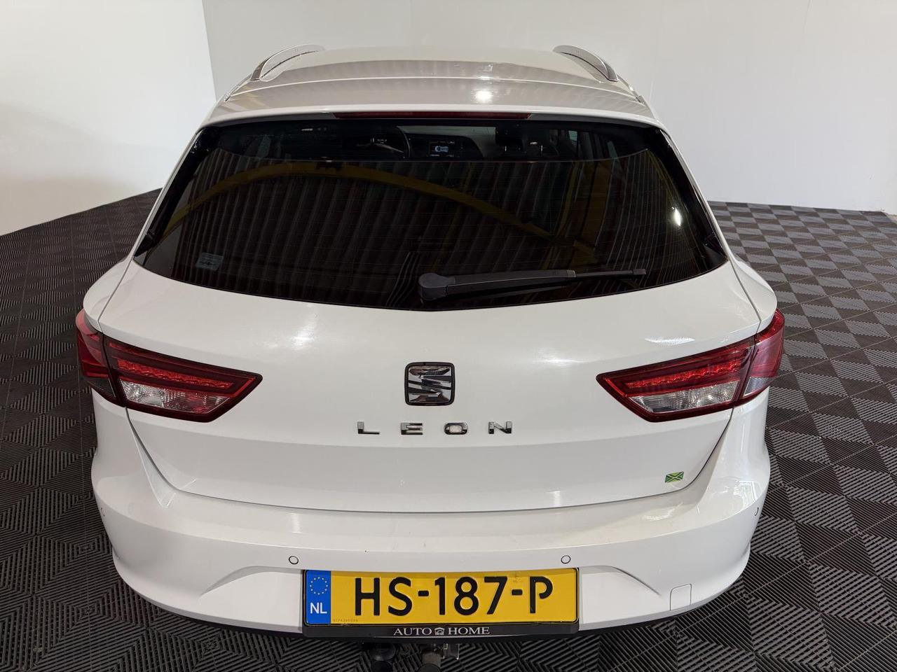 SEAT | Leon ST | 1.6 TDI Style Connect Ecomotive | 2015 | 284.524 km | HS187P | Logisch - Automobil: slika 2 SEAT | Leon ST | 1.6 TDI Style Connect Ecomotive | 2015 | 284.524 km | HS187P | Logisch - Automobil: slika 2