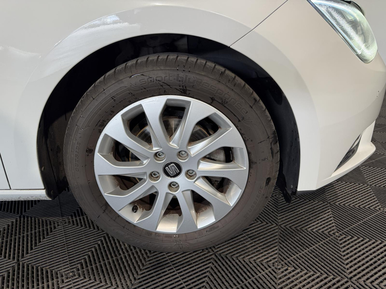 SEAT | Leon ST | 1.6 TDI Style Connect Ecomotive | 2015 | 284.524 km | HS187P | Logisch - Automobil: slika 5 SEAT | Leon ST | 1.6 TDI Style Connect Ecomotive | 2015 | 284.524 km | HS187P | Logisch - Automobil: slika 5